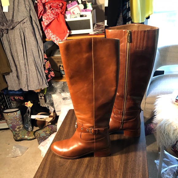 Michael Kors boots new except for one thin hairline scratch - Picture 6 of 9
